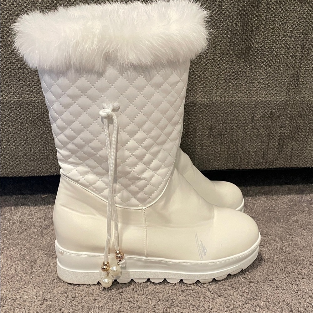 White Quilted Fur Trim Boots - Picture 2 of 10